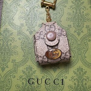 Gucci Beige and Gold Monogram Ear Pod Key Holder